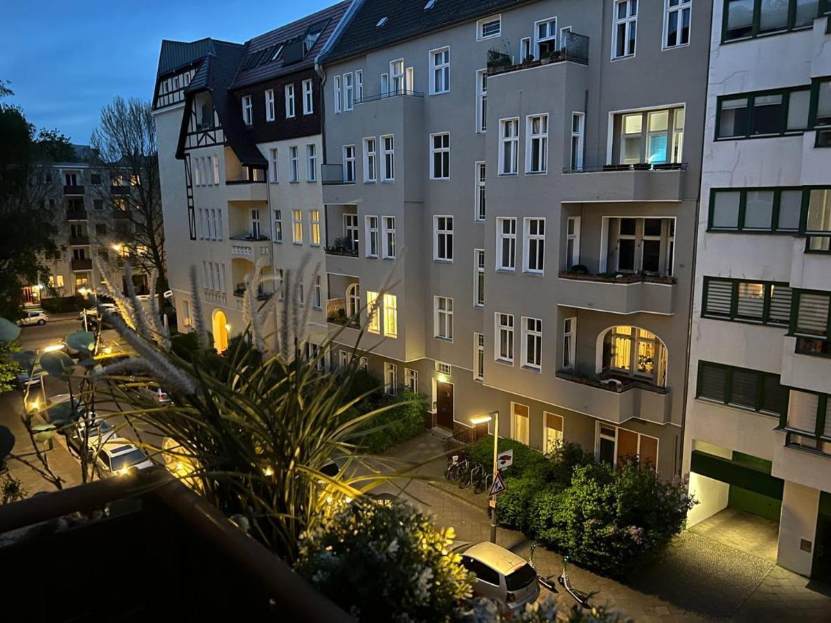 Cozy Modern Apartment With Small Balcony In The Heart Of Berlin Dış mekan fotoğraf